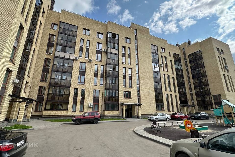 Продаётся 3-комнатная квартира, 139 м²