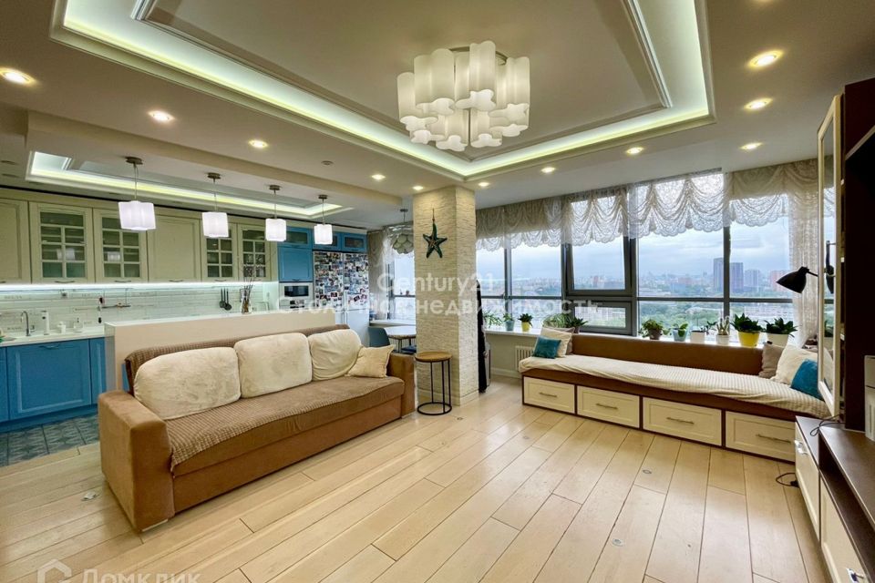 Продаётся 3-комнатная квартира, 127.8 м²