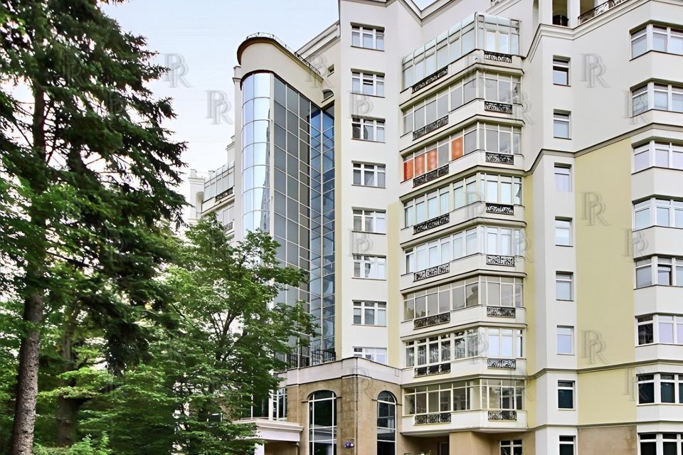 Продаётся 5-комнатная квартира, 365 м²