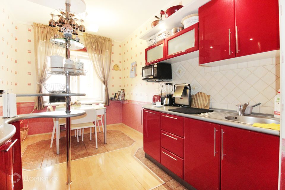 Продаётся 3-комнатная квартира, 129.5 м²