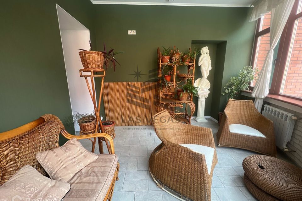 Сдаётся 4-комнатная квартира, 175 м²