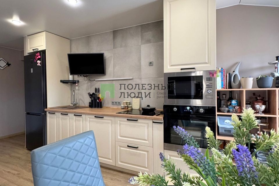 Продаётся 4-комнатная квартира, 132.9 м²