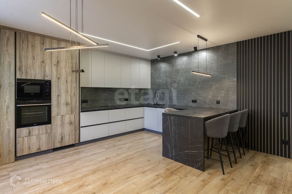Продаётся 3-комнатная квартира, 102.8 м²