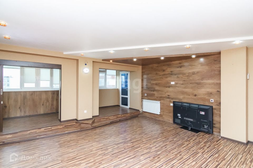 Продаётся 1-комнатная квартира, 81.9 м²