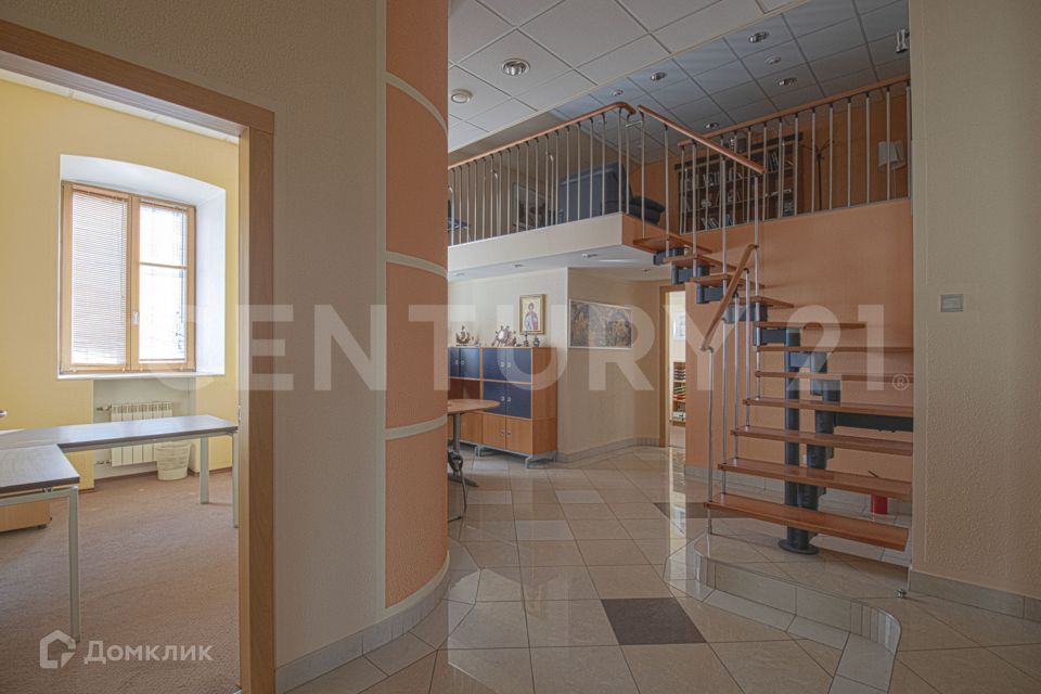 Продаётся 8-комнатная квартира, 165 м²