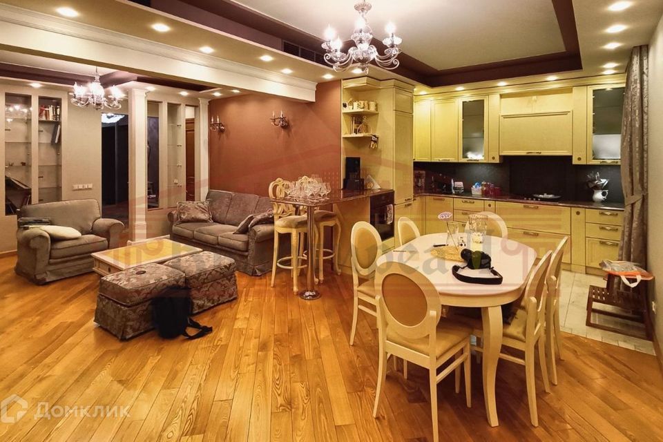 Сдаётся 4-комнатная квартира, 104 м²
