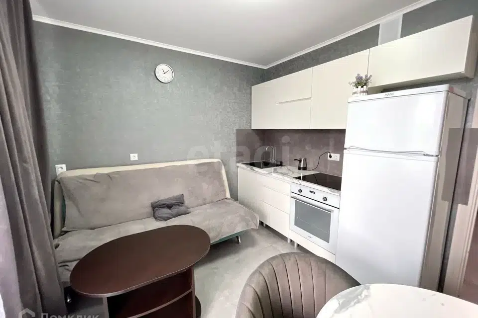 Продаётся 1-комнатная квартира, 42 м²