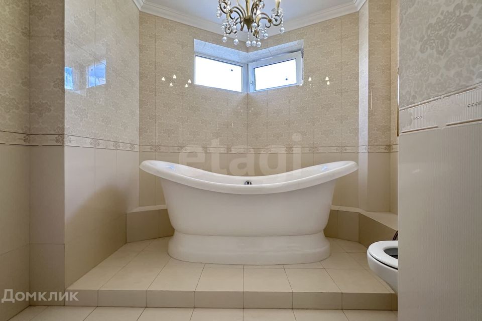 Продаётся 3-комнатная квартира, 131.4 м²