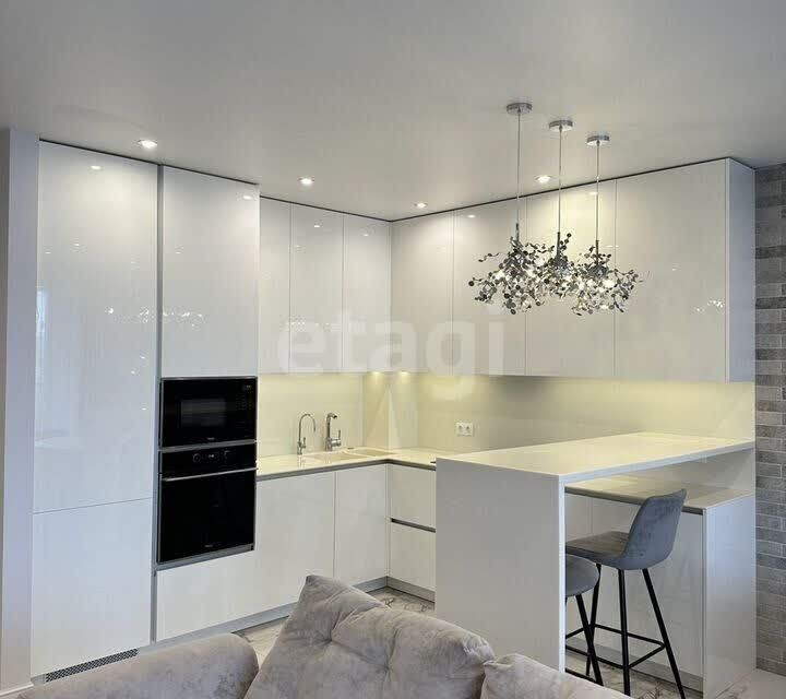 Продаётся 1-комнатная квартира, 74.6 м²
