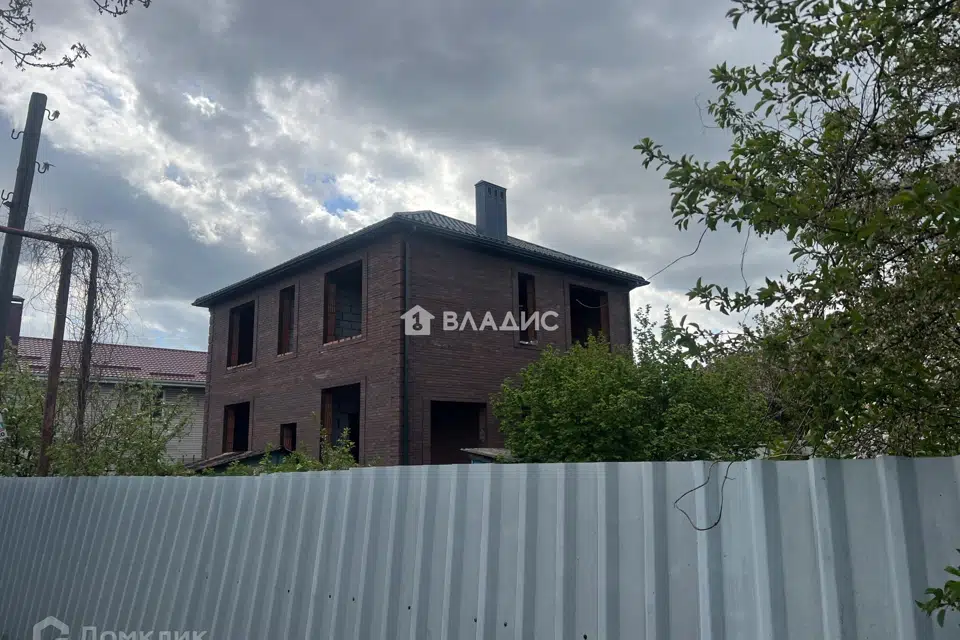 Продаётся 2-этажный дом, 250 м²