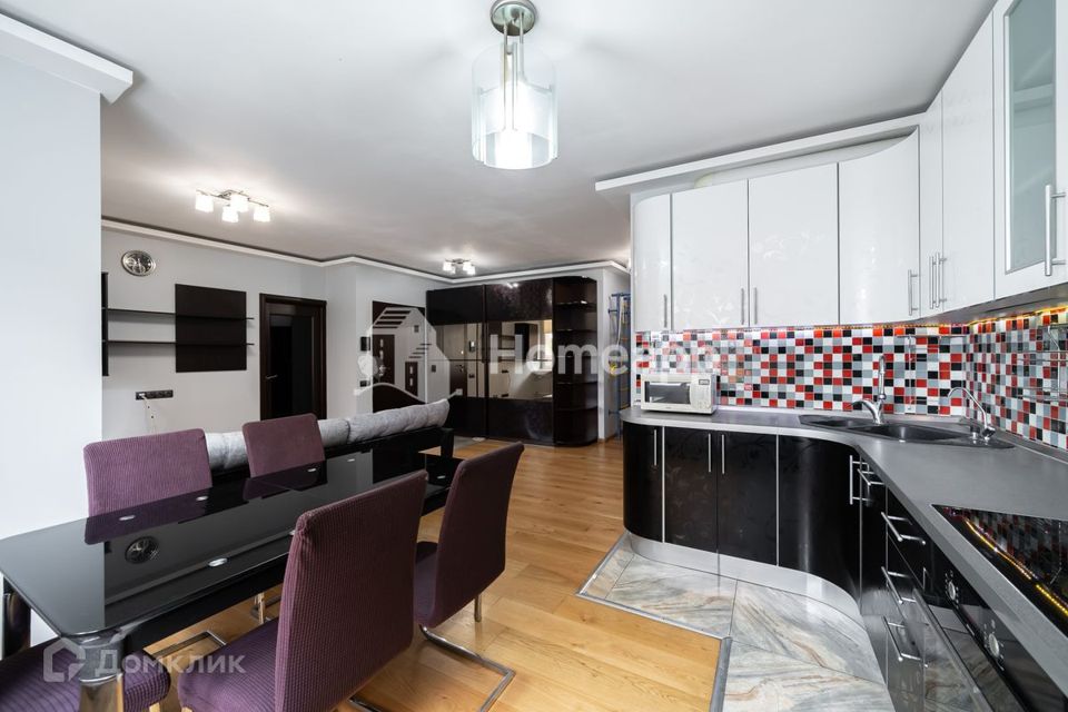 Продаётся 2-комнатная квартира, 65.3 м²