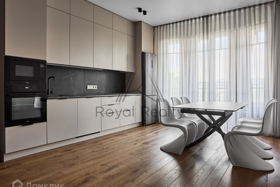 Сдаётся 4-комнатная квартира, 134 м²