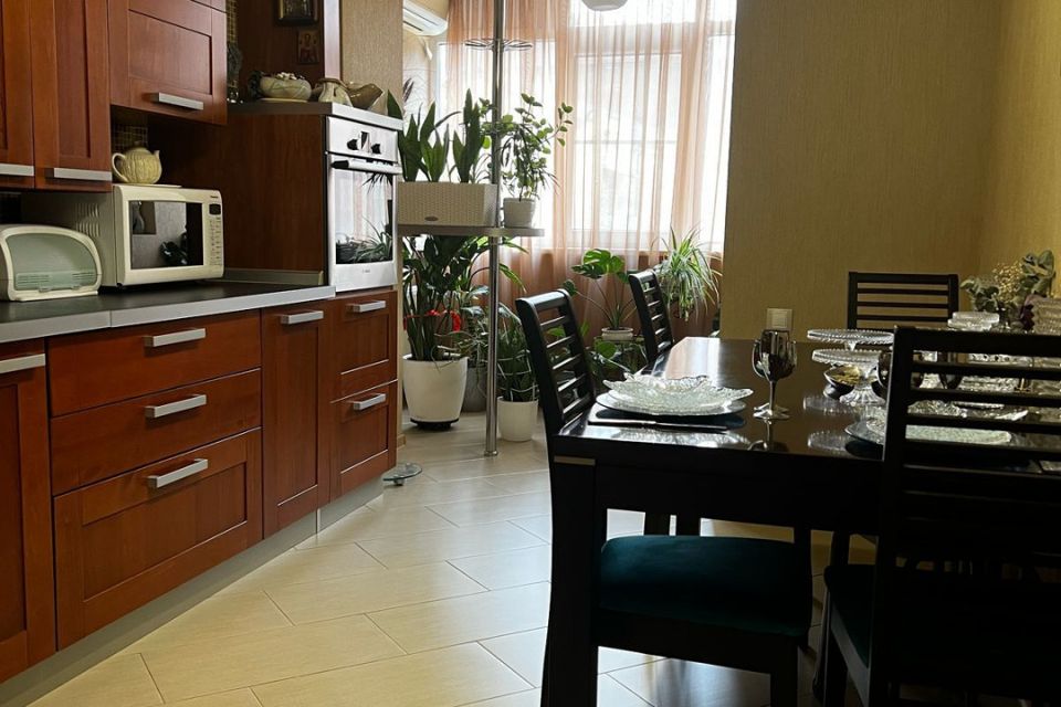Продаётся 3-комнатная квартира, 100 м²
