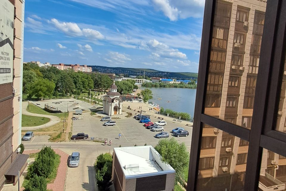 Сдаётся 1-комнатная квартира, 64.1 м²