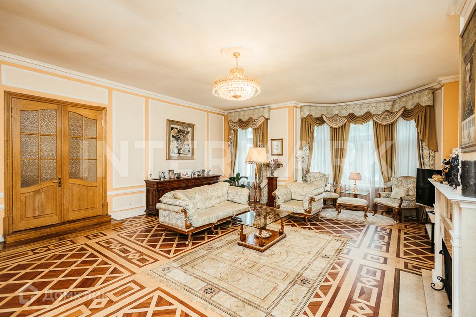 Продаётся 4-комнатная квартира, 160 м²