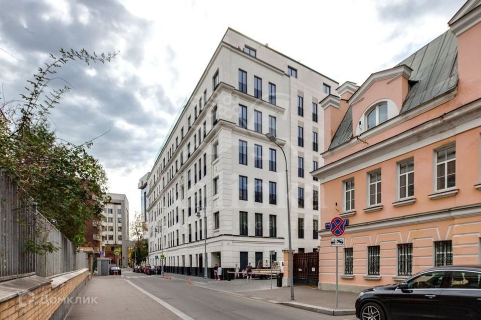 Продаётся 4-комнатная квартира, 147.4 м²