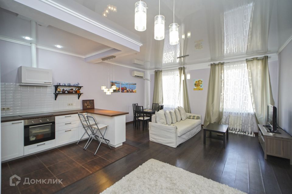 Продаётся 2-комнатная квартира, 72.7 м²