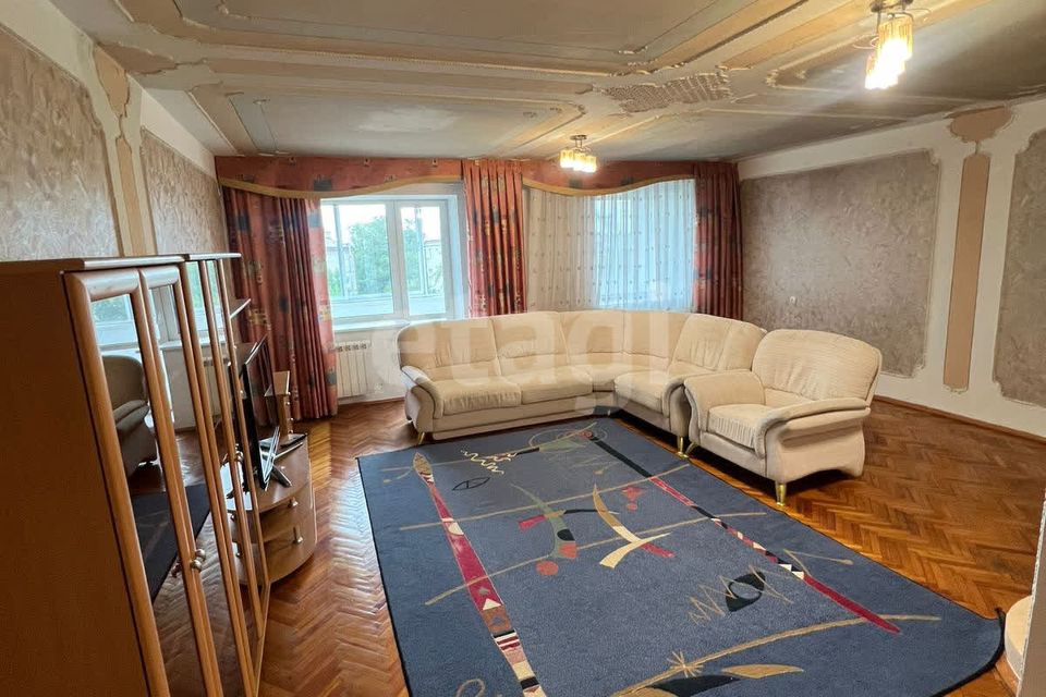Продаётся 4-комнатная квартира, 135 м²