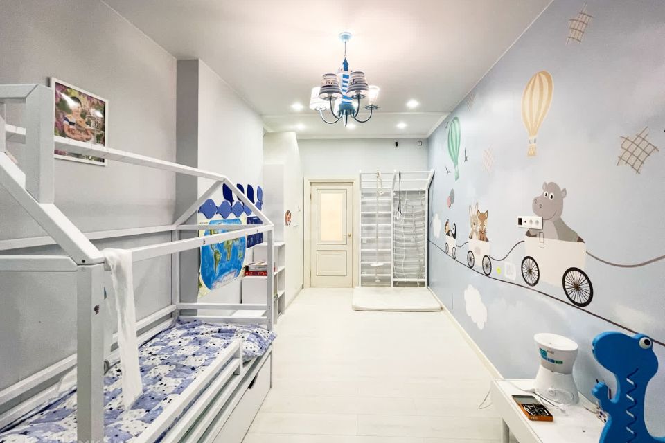 Продаётся 4-комнатная квартира, 190 м²