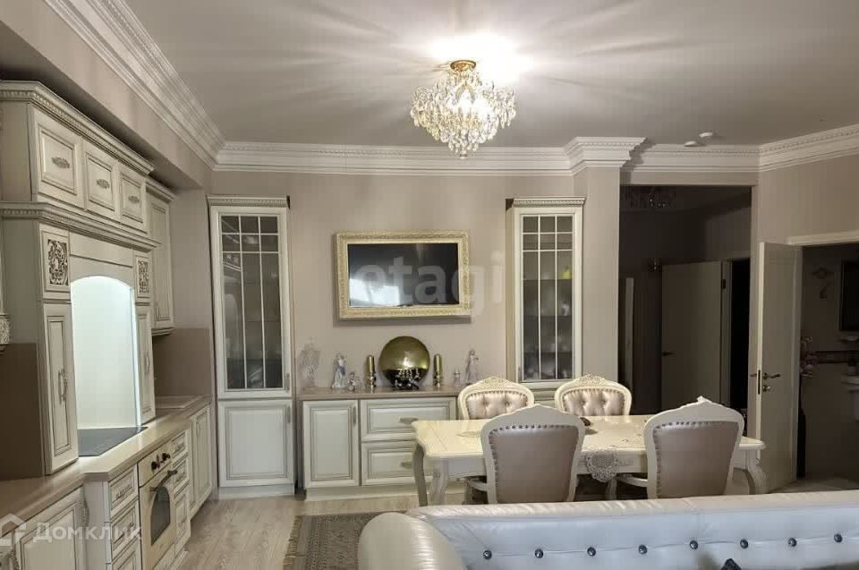 Продаётся 3-комнатная квартира, 108.5 м²