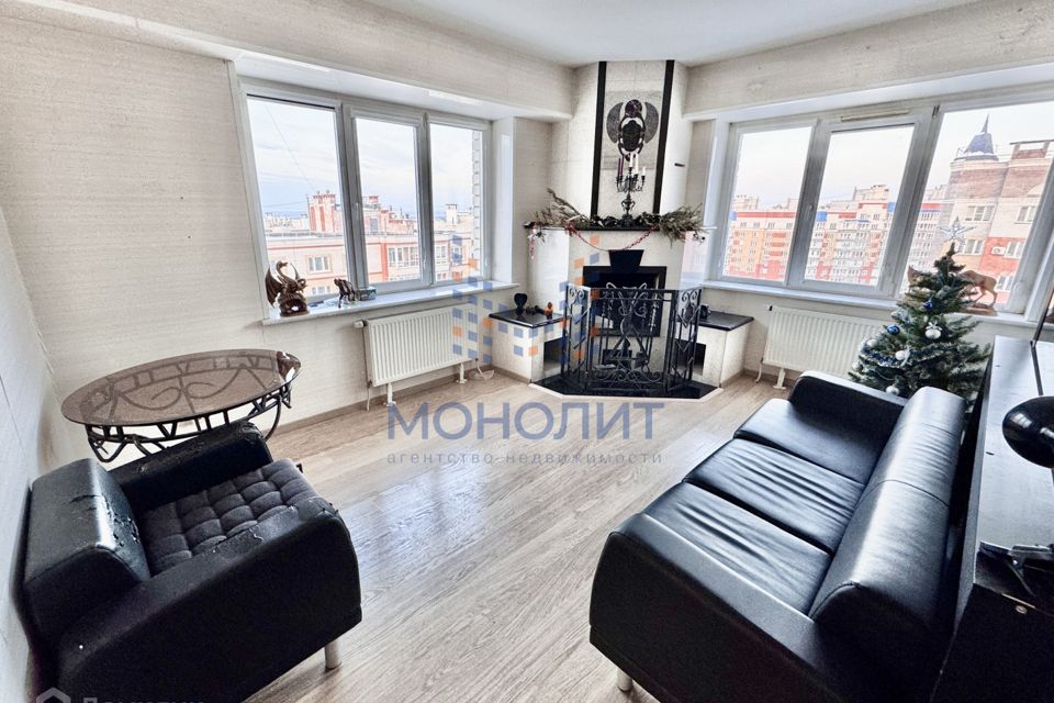 Продаётся 3-комнатная квартира, 111.9 м²