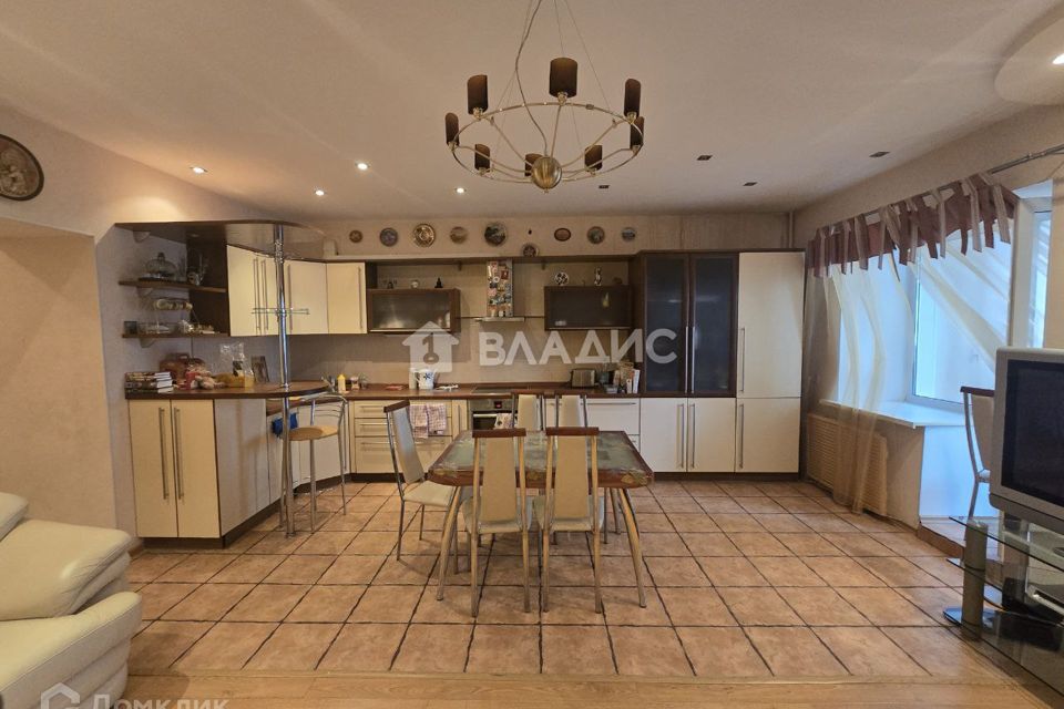 Продаётся 3-комнатная квартира, 116.8 м²