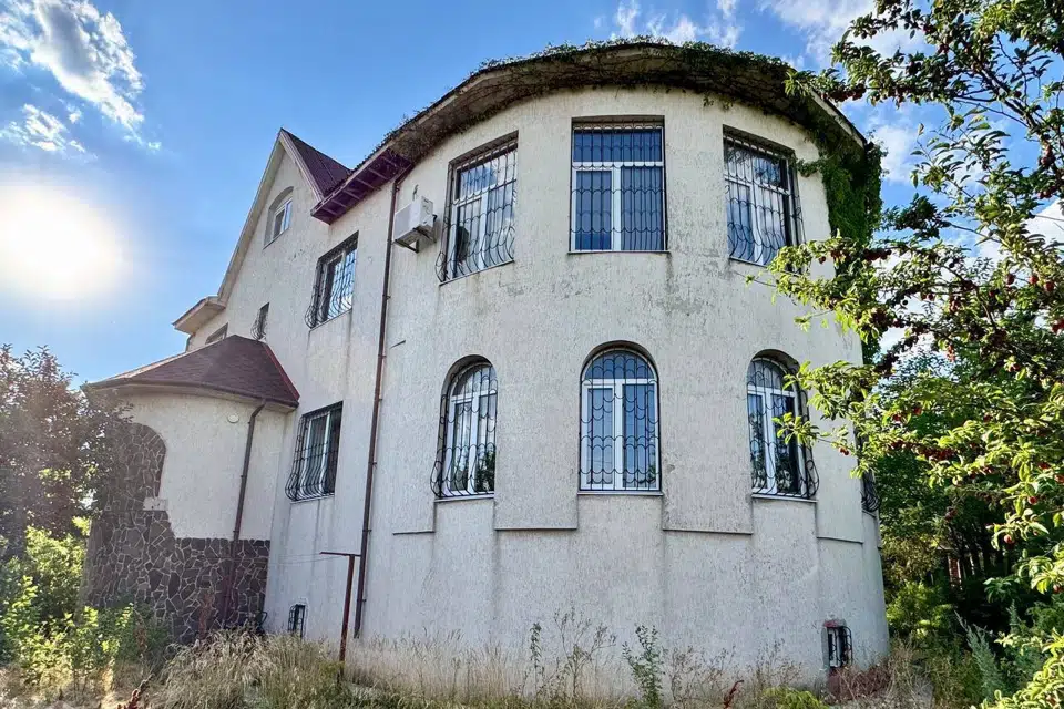 Продаётся 3-этажный дом, 414 м²