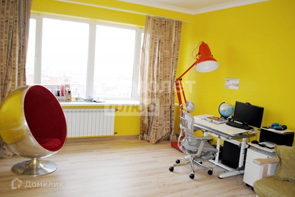 Продаётся 5-комнатная квартира, 240 м²