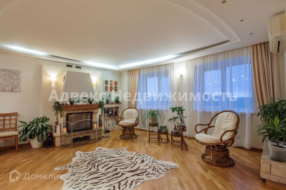 Продаётся 4-комнатная квартира, 185.3 м²