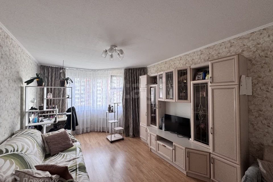 Продаётся 1-комнатная квартира, 41.7 м²