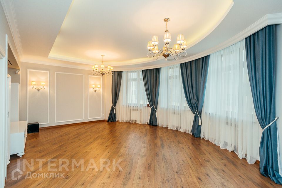 Сдаётся 5-комнатная квартира, 215 м²