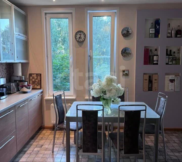 Продаётся 3-комнатная квартира, 106.6 м²
