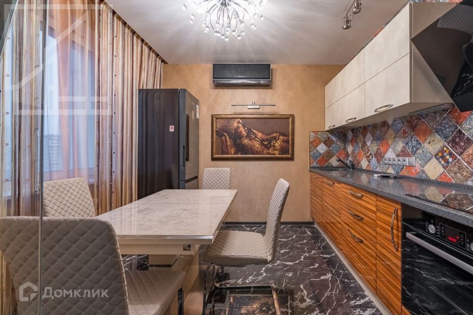 Сдаётся 3-комнатная квартира, 87 м²