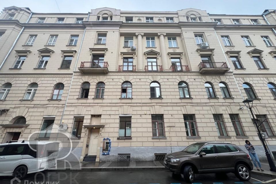 Продаётся 4-комнатная квартира, 160 м²