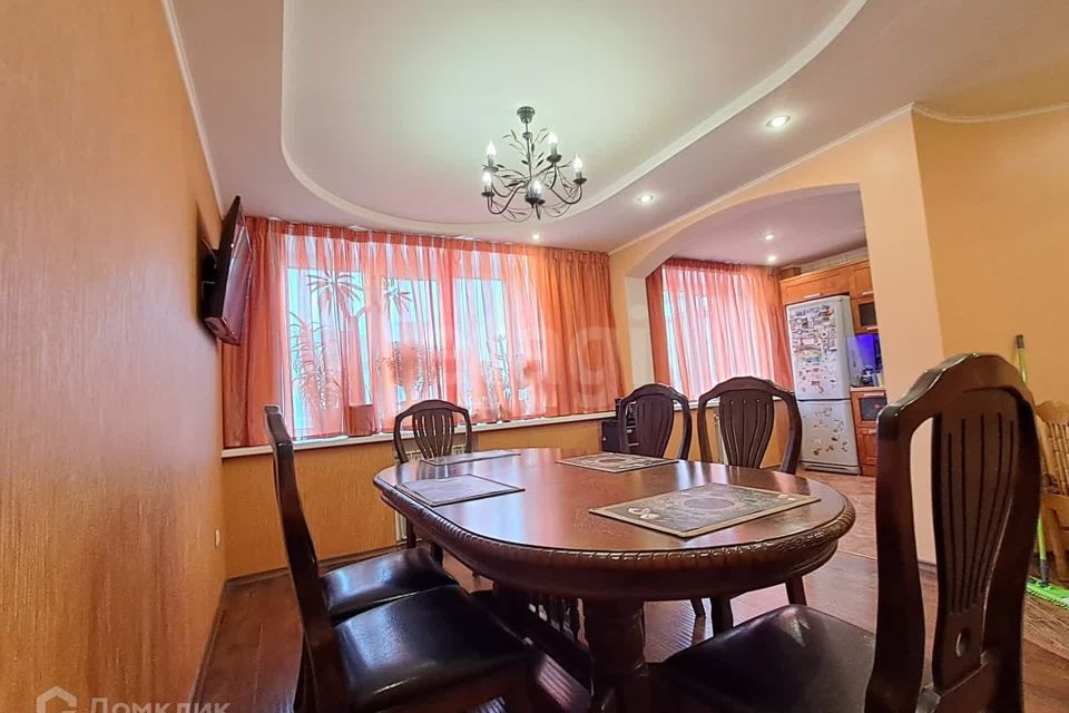 Продаётся 6-комнатная квартира, 244.9 м²
