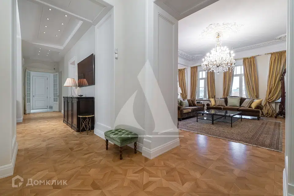 Продаётся 5-комнатная квартира, 222.7 м²