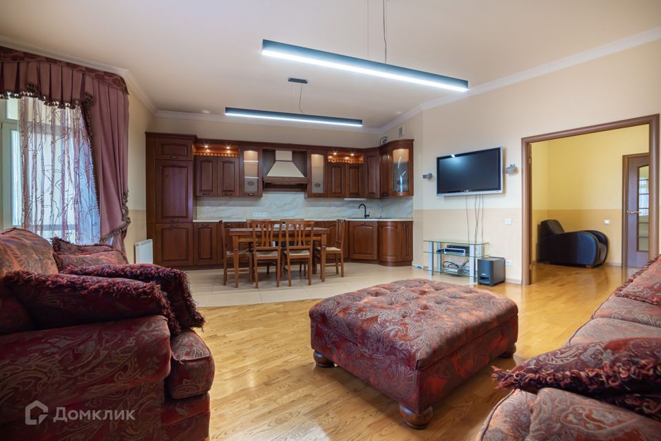 Сдаётся 3-комнатная квартира, 131 м²