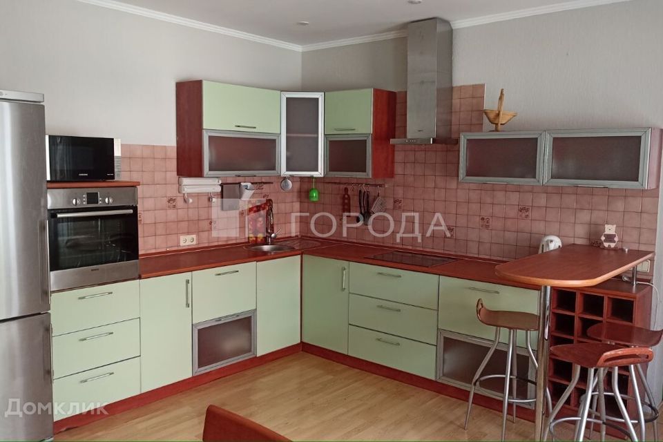 Сдаётся 3-комнатная квартира, 107.7 м²