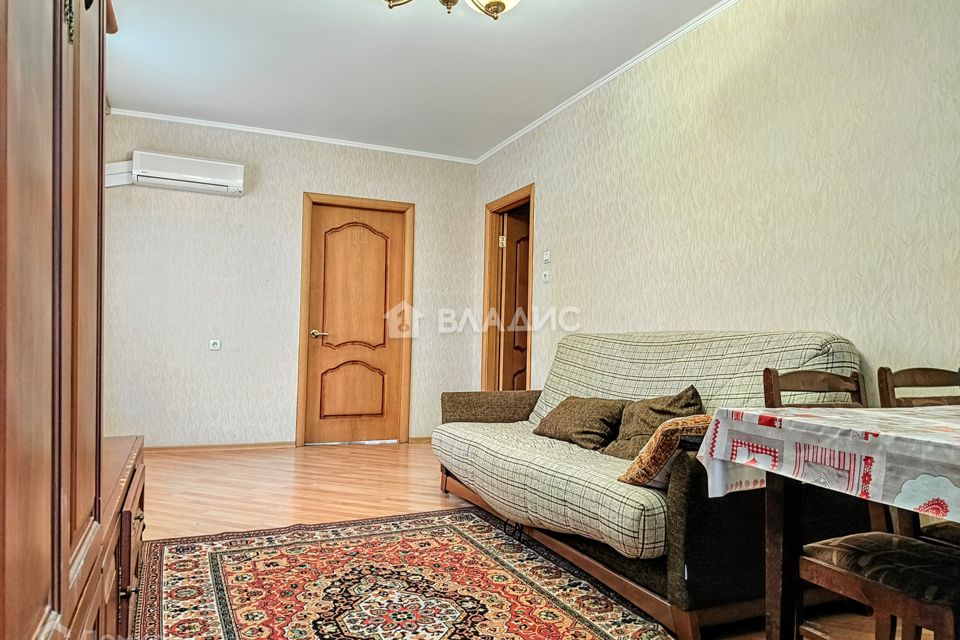 Продаётся 4-комнатная квартира, 74.4 м²