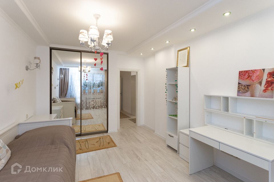 Продаётся 3-комнатная квартира, 110 м²