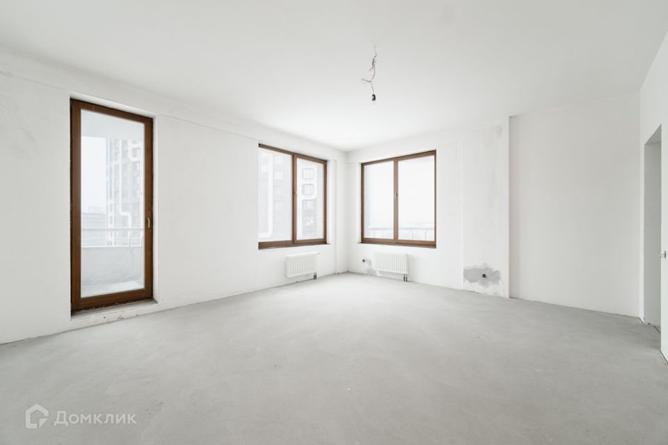 Продаётся 4-комнатная квартира, 203.6 м²