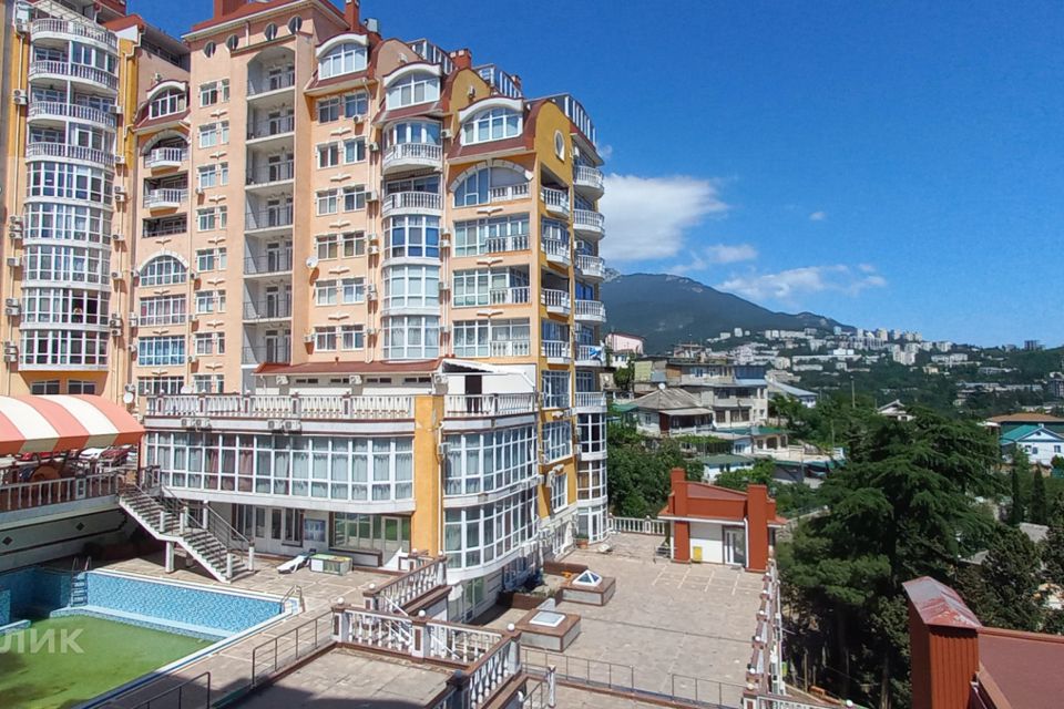Продаётся 4-комнатная квартира, 105.6 м²