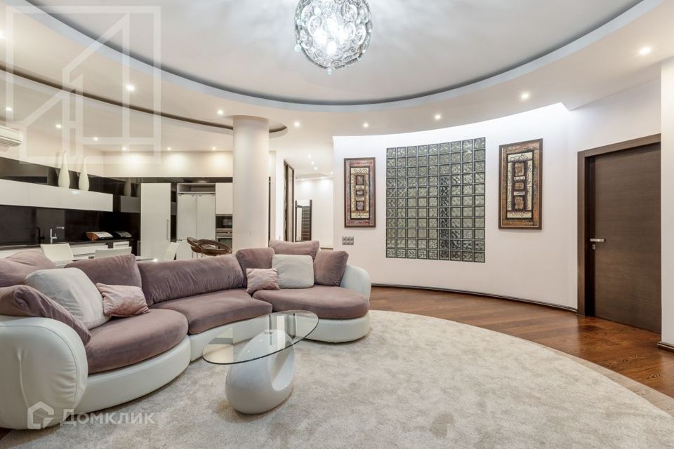 Сдаётся 3-комнатная квартира, 135 м²