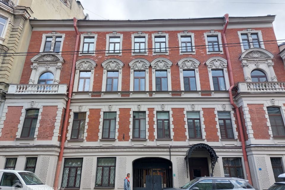 Продаётся 4-комнатная квартира, 150.4 м²
