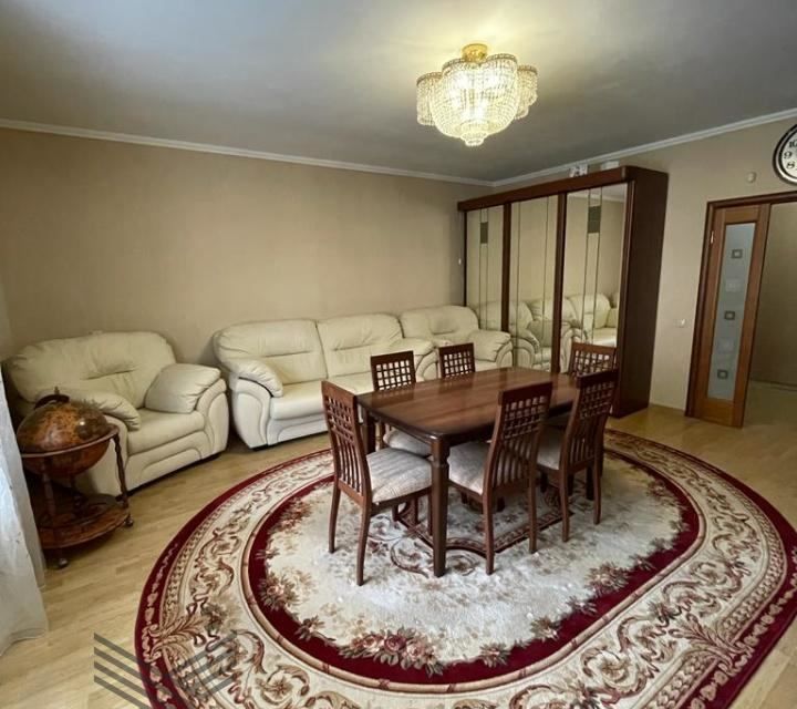 Продаётся 3-комнатная квартира, 106 м²