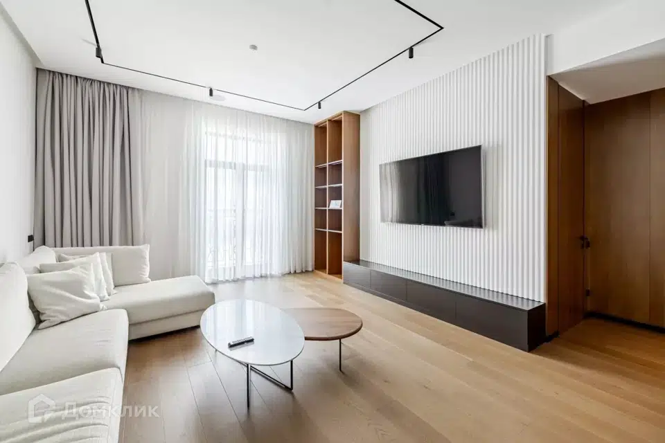 Продаётся 3-комнатная квартира, 144 м²