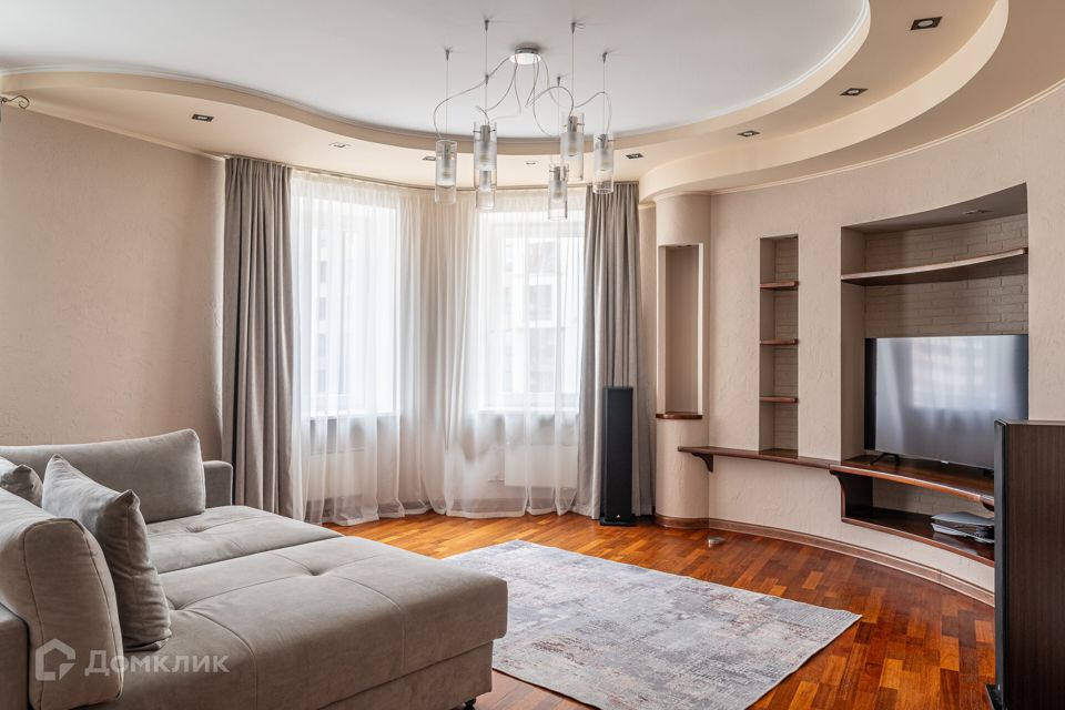 Продаётся 4-комнатная квартира, 163.3 м²