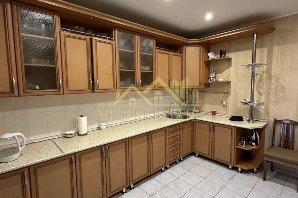 Продаётся 3-комнатная квартира, 108 м²