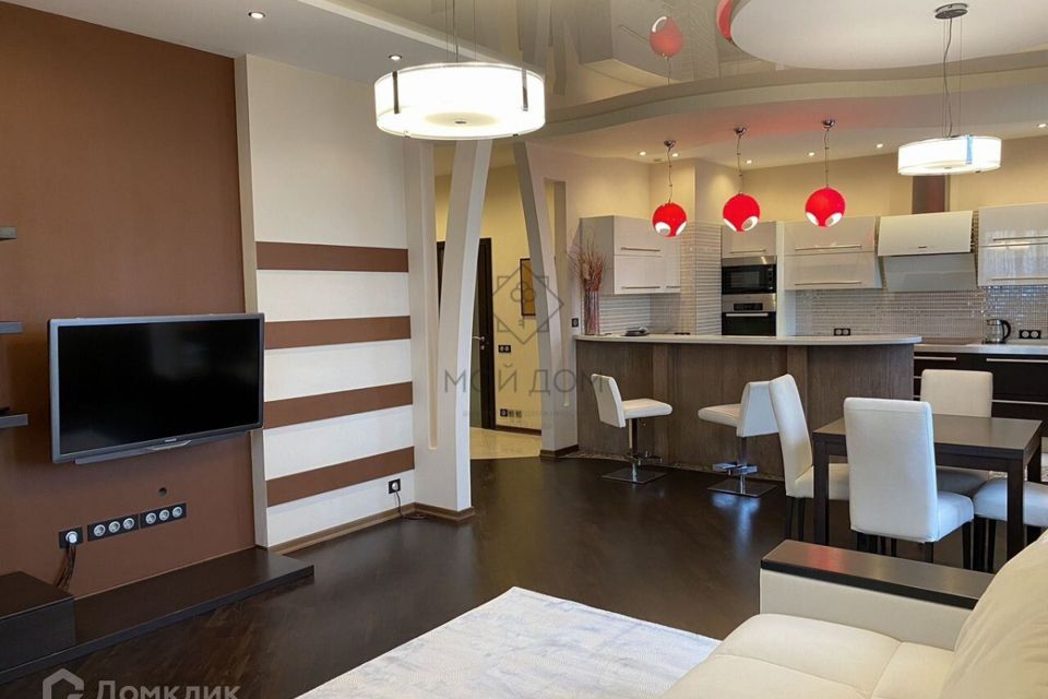 Сдаётся 2-комнатная квартира, 81 м²