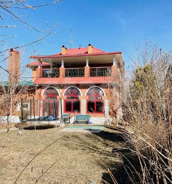 Продаётся 2-этажный дом, 280 м²